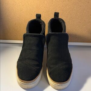 Toms navy blue booties.
